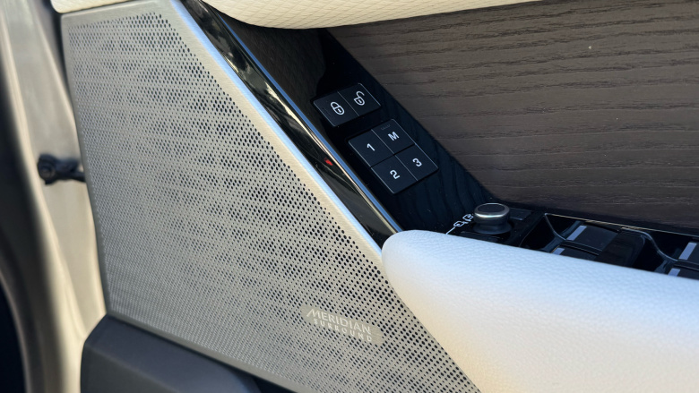 Land Rover Range Rover Velar 3.0 D300 R-Dynamic SE 5dr Auto Diesel Estate